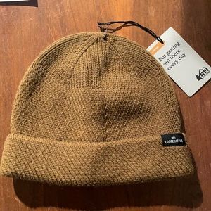 Rei, NWT, Brown beanie